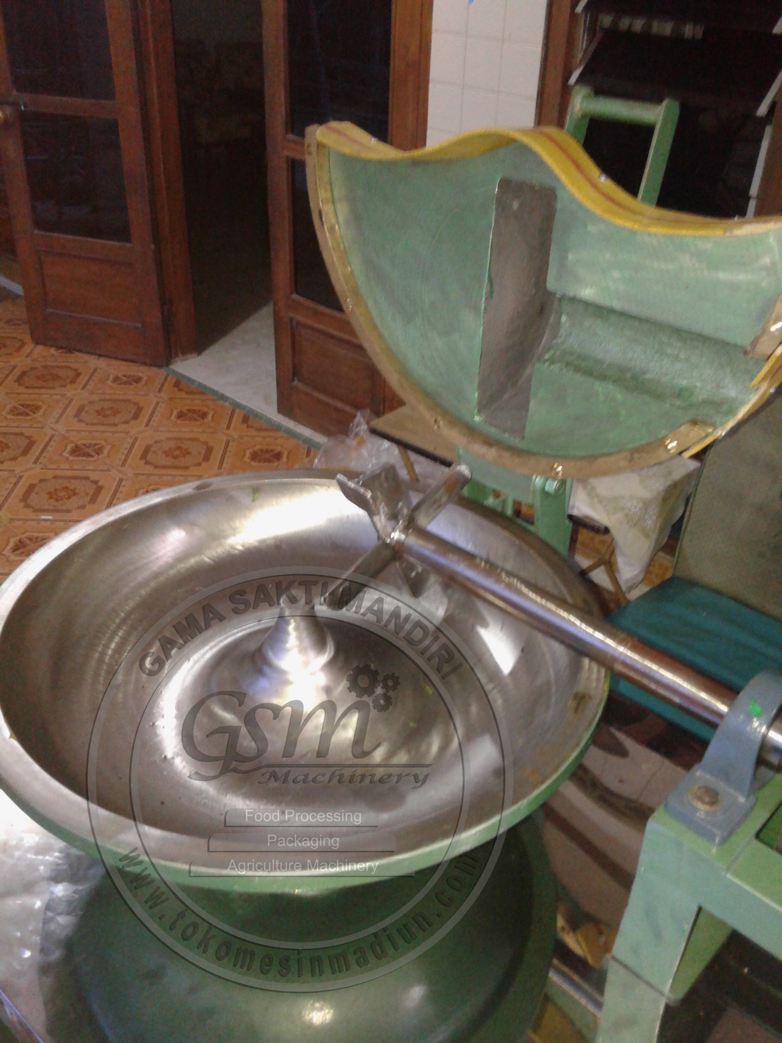 Gambar Mesin Giling Daging dan Mixer Adonan Bakso Hijau Diameter 60 Cm